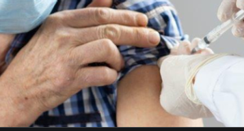COVID-19 : vers une seconde dose de rappel vaccinal pour les plus de 65 ans les plus à risque